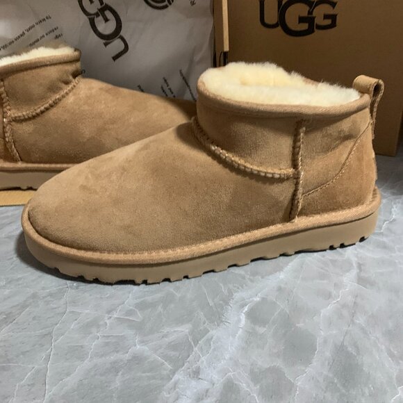 UGG Classic Ultra Mini - Picture 3 of 7